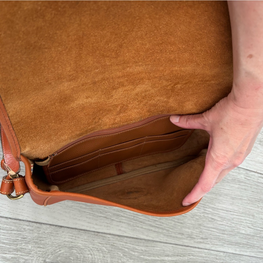 Dooney & Bourke bag - vintage in beautiful cognac leather. EUC. - Picture 9 of 14